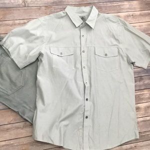 Short sleeve button down